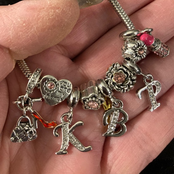 Charm-Bracelet- The Letter P initial in silver tone. Charm/Pendent nwt - Picture 7 of 10